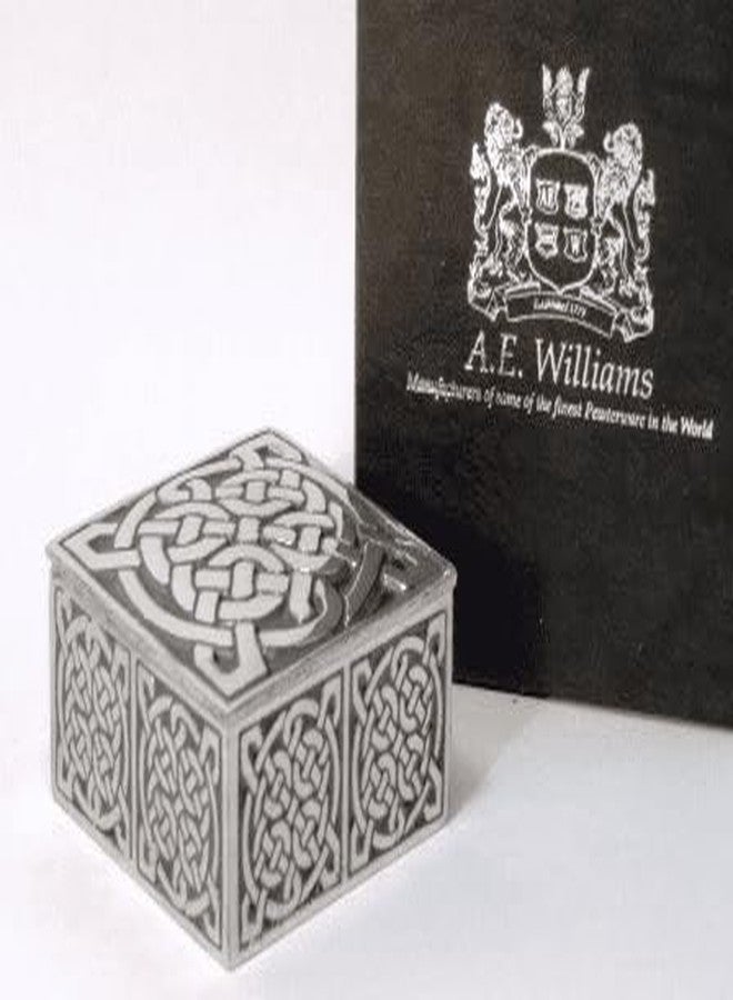 A.E.Williams صندوق مجوهرات عقدة سلتيك من إيه إي ويليامز، مصنوع من البيوتر الإنجليزي، مربع الشكل، لحفظ أثمن الحلي الصغيرة. الحجم: 1.8 بوصة × 1.8 بوصة × 1 بوصة. - Image 3