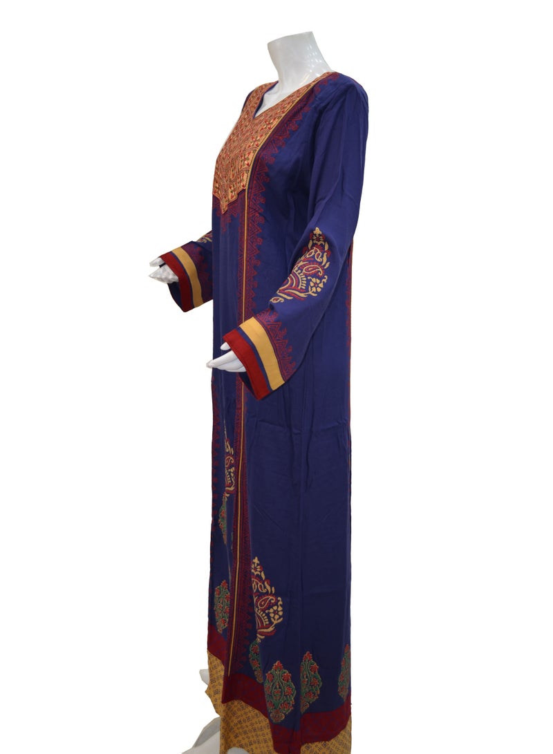 زينة فستان ماكسي قطني مريح وأنيق - جلابية نسائية بياقة دائرية مغلقة (Jewel Neck) - تطريز فاخر على الصدر وطباعة كاملة - Image 5