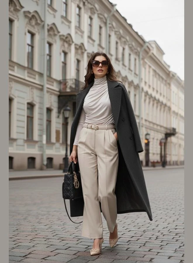 ليلا بلوزة نسائية بياقة واقفة وتفاصيل مزمومة بقصة ضيقة