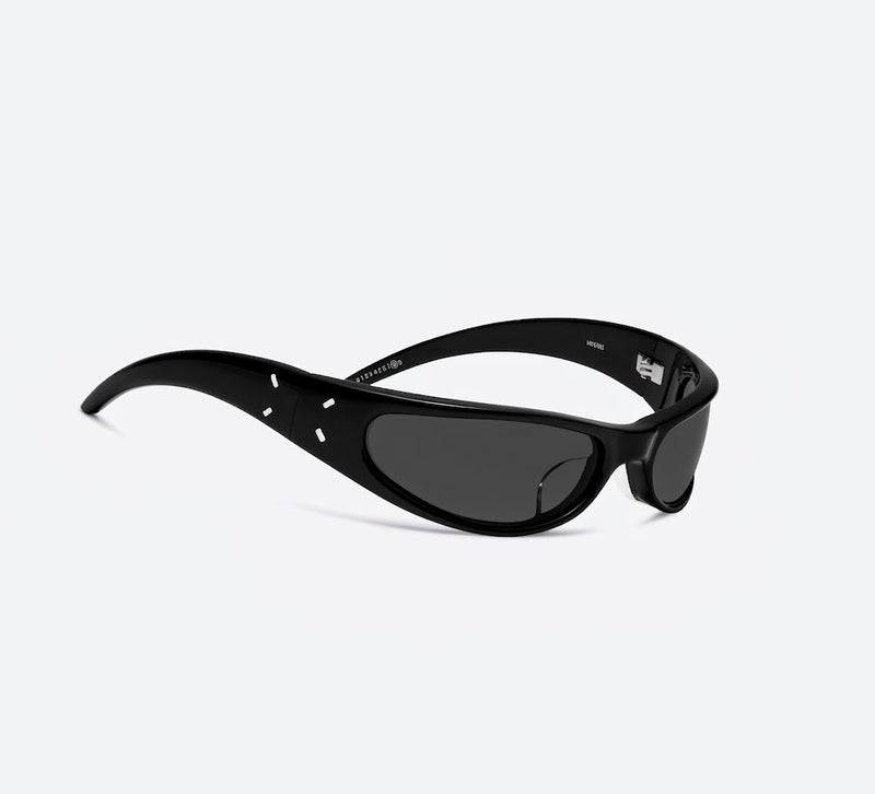 جنتل مونستر نظارات شمسية Gentle Monster MM203 Col.01 69 بتصميم ملتف - إطار أسيتات أسود مع عدسات رمادية - للجنسين - Image 1