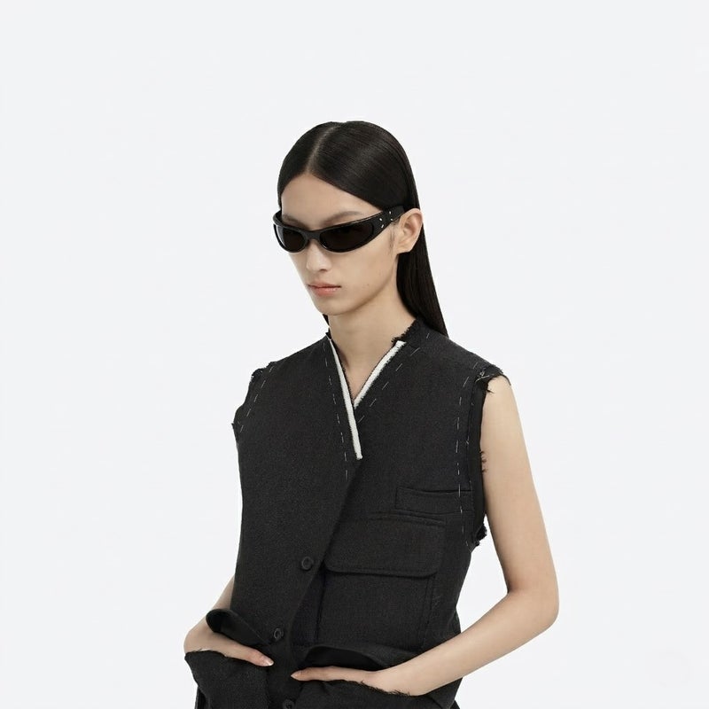 جنتل مونستر نظارات شمسية Gentle Monster MM203 Col.01 69 بتصميم ملتف - إطار أسيتات أسود مع عدسات رمادية - للجنسين - Image 4