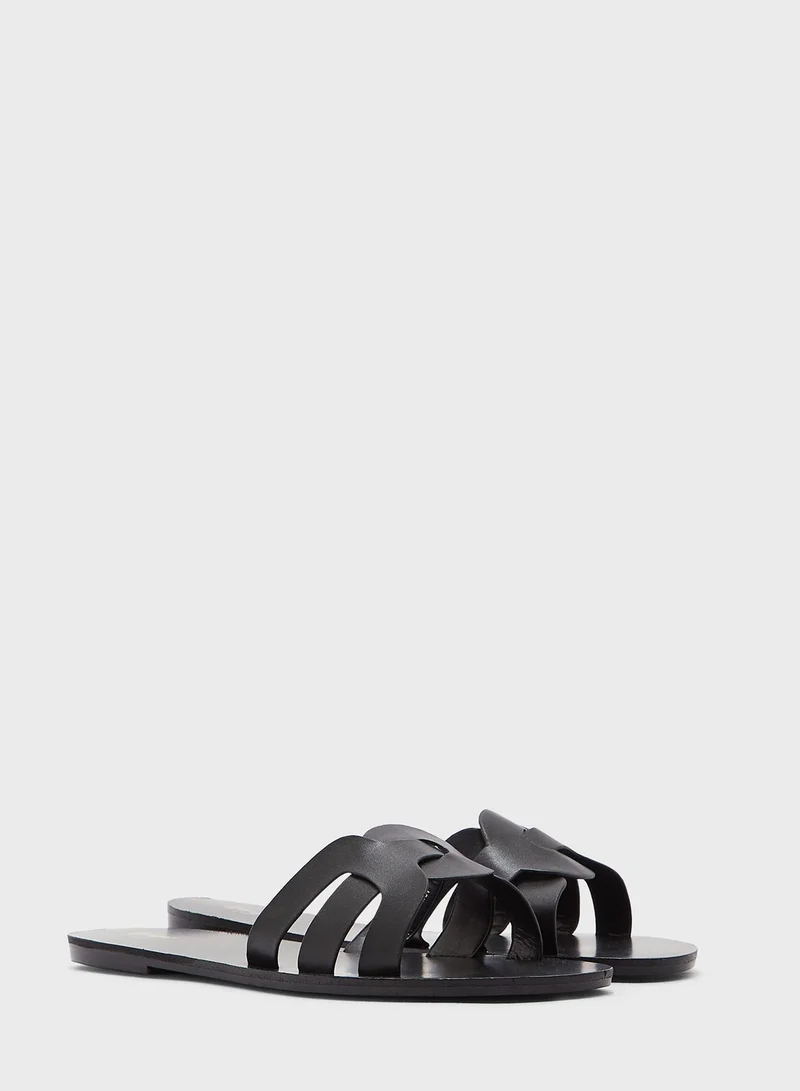 Ginger Twisted Design Flat Sandal