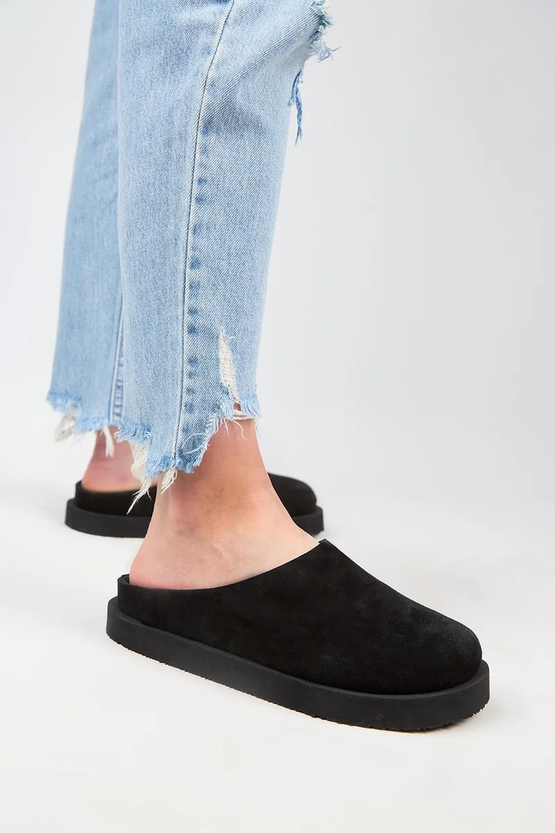 مانجيرو شبشب نسائي أسود مسطح ذو نعل سميك من الجلد الطبيعي من مانيجيرو (جانا)