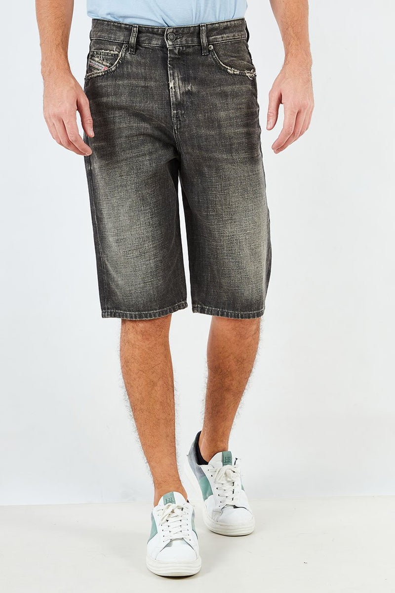 DIESEL شورتات جينز رجالية بقصة عادية، مغسولة بتصميم قديم، أسود باهت - Image 1