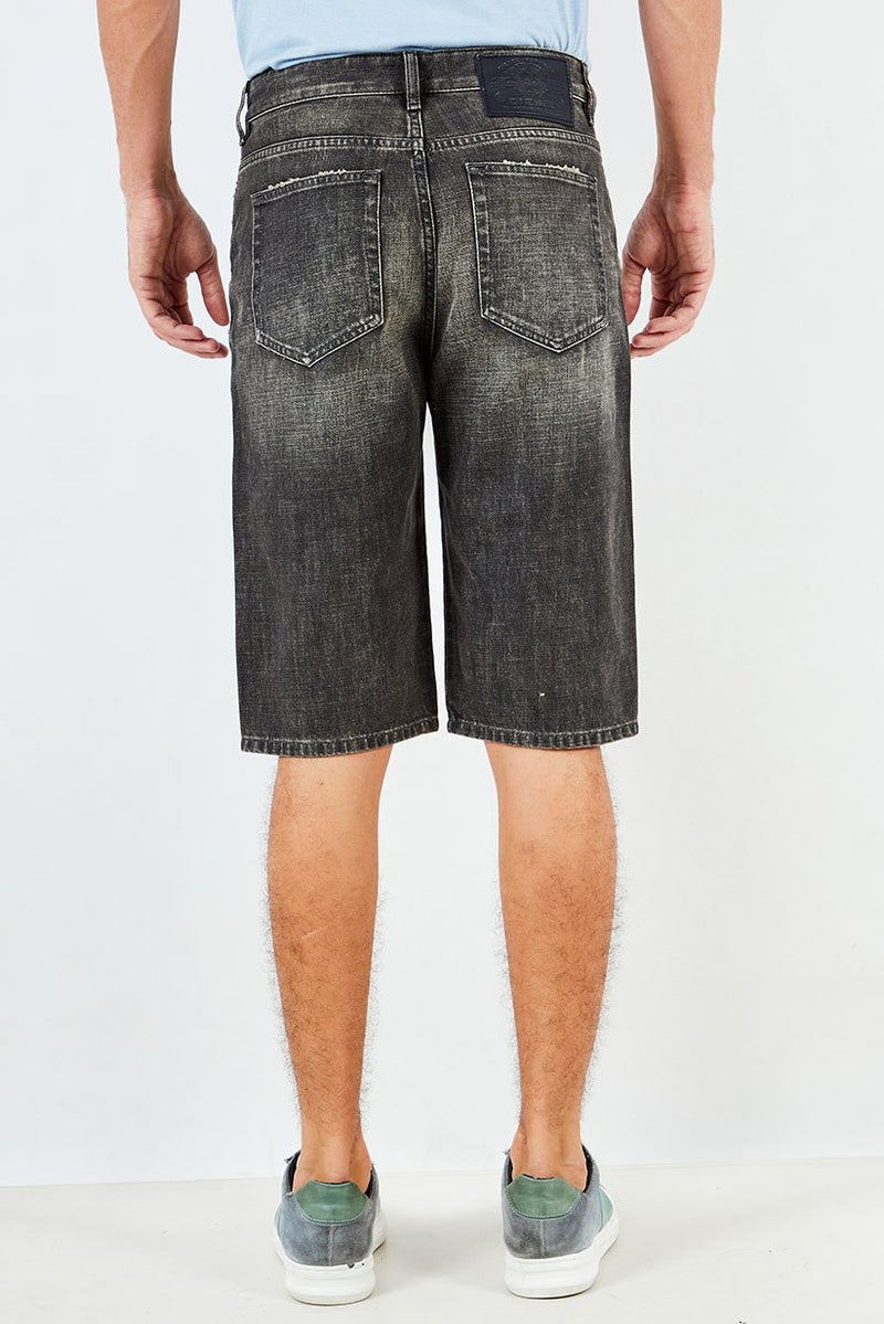 DIESEL شورتات جينز رجالية بقصة عادية، مغسولة بتصميم قديم، أسود باهت - Image 2