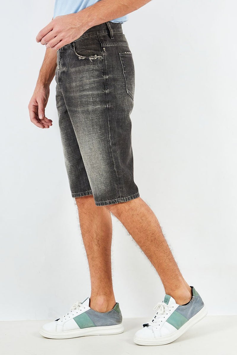 DIESEL شورتات جينز رجالية بقصة عادية، مغسولة بتصميم قديم، أسود باهت - Image 4