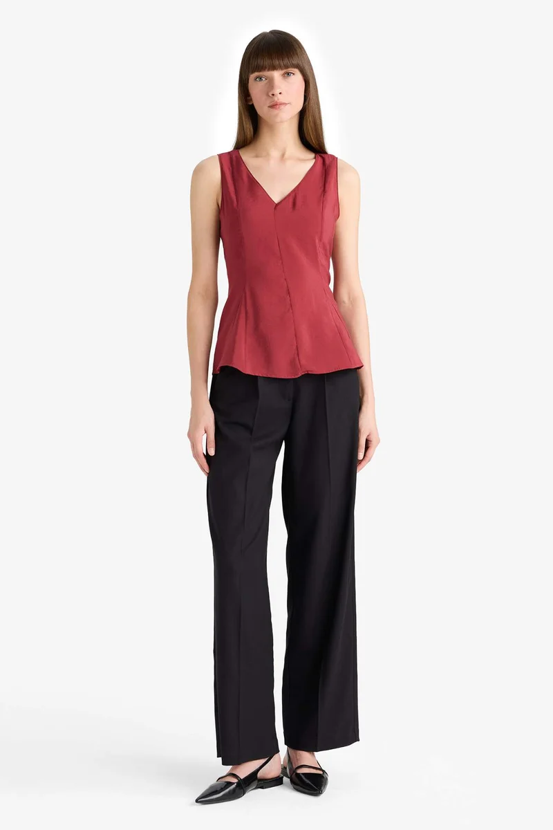 ديفاكتو V-Neck Sleeveless Blouse