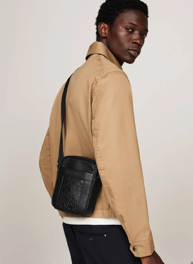 TOMMY HILFIGER Men's Th Monogram Reporter Bag, Black - faux leather