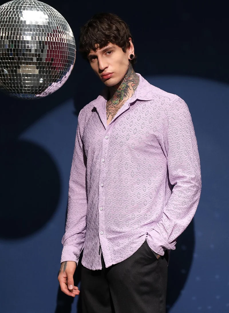 Campus Sutra Men's Lavender Dunes-Tactile Shirt For Casual Wear | Spread Collar | Long Cuffed Sleeves | Button Closure | Shirt Crafted With Comfort Fit For Everyday Wear
