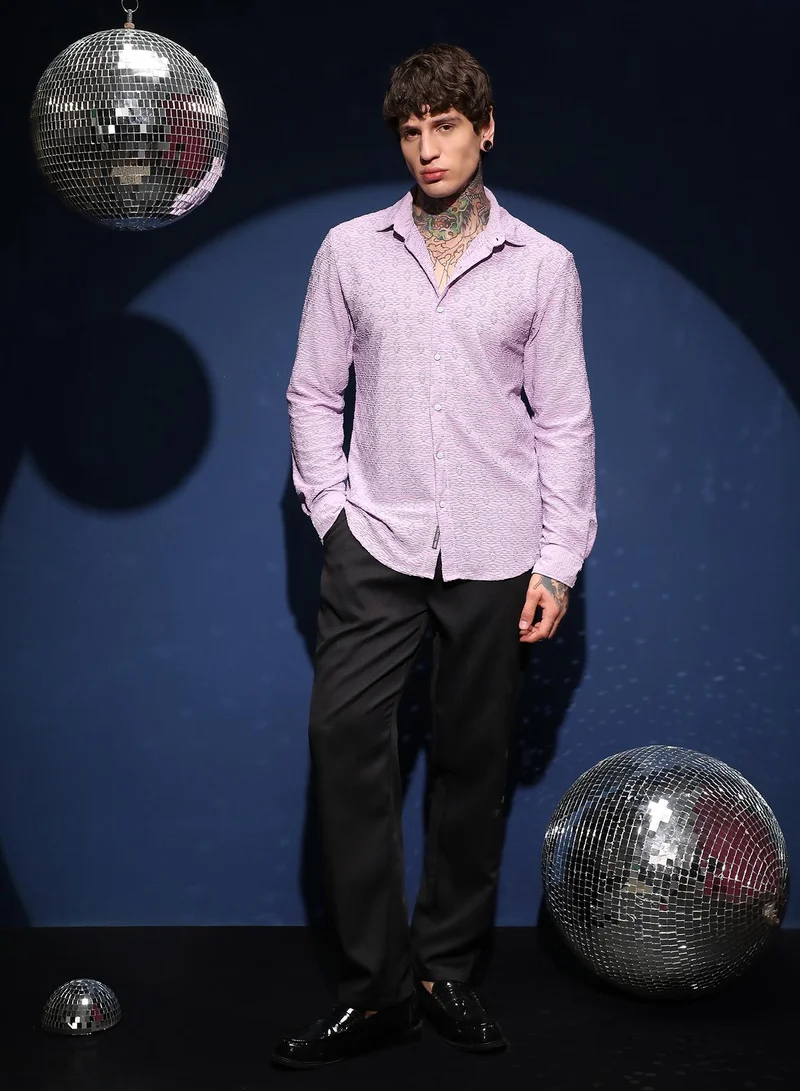 Campus Sutra Men's Lavender Dunes-Tactile Shirt For Casual Wear | Spread Collar | Long Cuffed Sleeves | Button Closure | Shirt Crafted With Comfort Fit For Everyday Wear