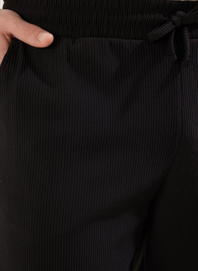 trendyol Premium Black Oversize/Wide Cut Textured Wrinkle-Free Ottoman Shorts - Image 4