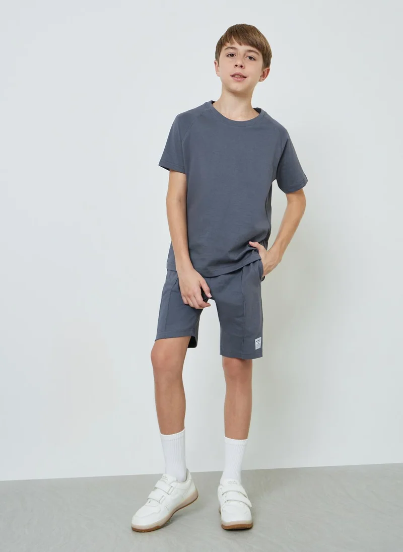 Styli Teen Boys Raglan Sleeve T-shirt and Badge Detail Shorts Set