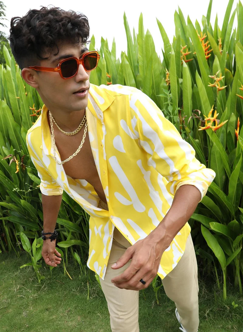 كامبوس سوترا قميص رجالي أصفر ليموني بطبعة تجريدية للاستخدام اليومي بياقة واسعة وأزرار وأكمام طويلة من الرايون الثقيل بتصميم مريح للاستخدام اليومي