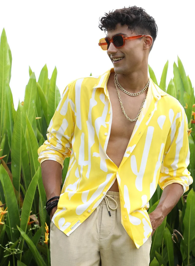 كامبوس سوترا قميص رجالي أصفر ليموني بطبعة تجريدية للاستخدام اليومي بياقة واسعة وأزرار وأكمام طويلة من الرايون الثقيل بتصميم مريح للاستخدام اليومي