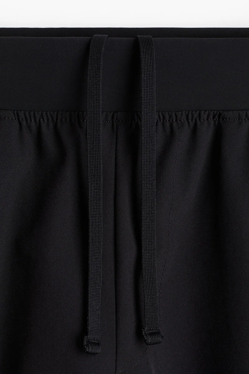 اتش اند ام Short running shorts with DryMove™