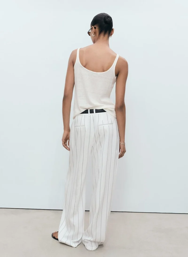 مانجو تيشيرت بدون أكمام بياقة دائرية