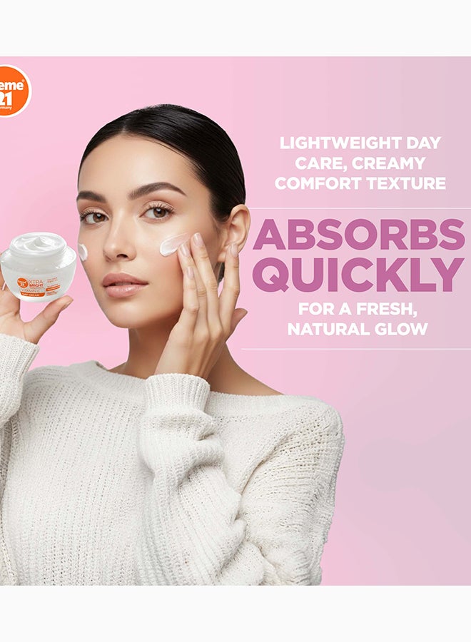 Creme 21 XTRA Bright Day Cream - 50ml | With Niacinamide for Even Tone | Vitamin C, E & B5 Nourishment | Face Moisturiser for Radiant Glow with UV Filter | Dermatologically Tested | Born in Germany - Image 5