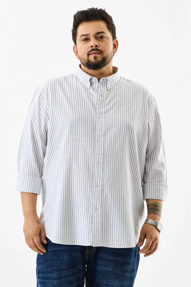 SNITCH قمصان مبطنة مخططة باللون الأبيض بمقاسات كبيرة