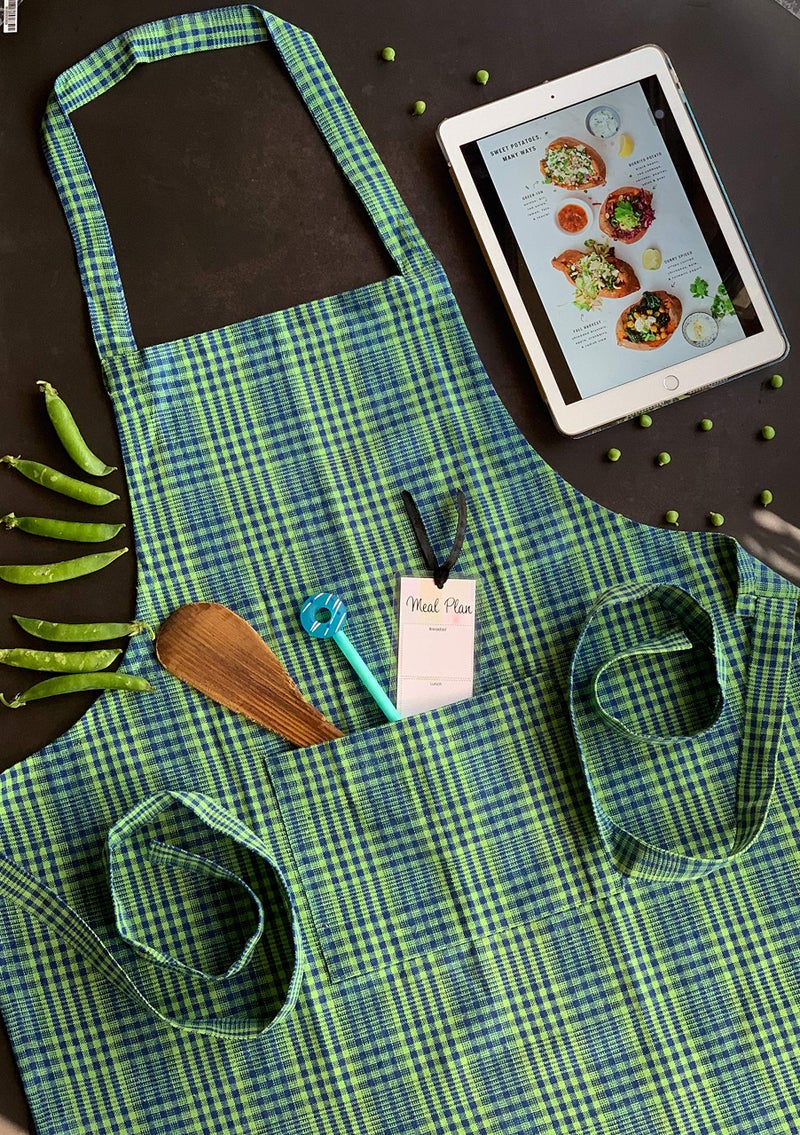 PIXEL HOME DECOR Pixel Home Cotton Apron 100% Cotton Check Kitchen Apron with Front Center Pocket (Apron With Oven Mitt) (Green Pin Stripe) - Image 4