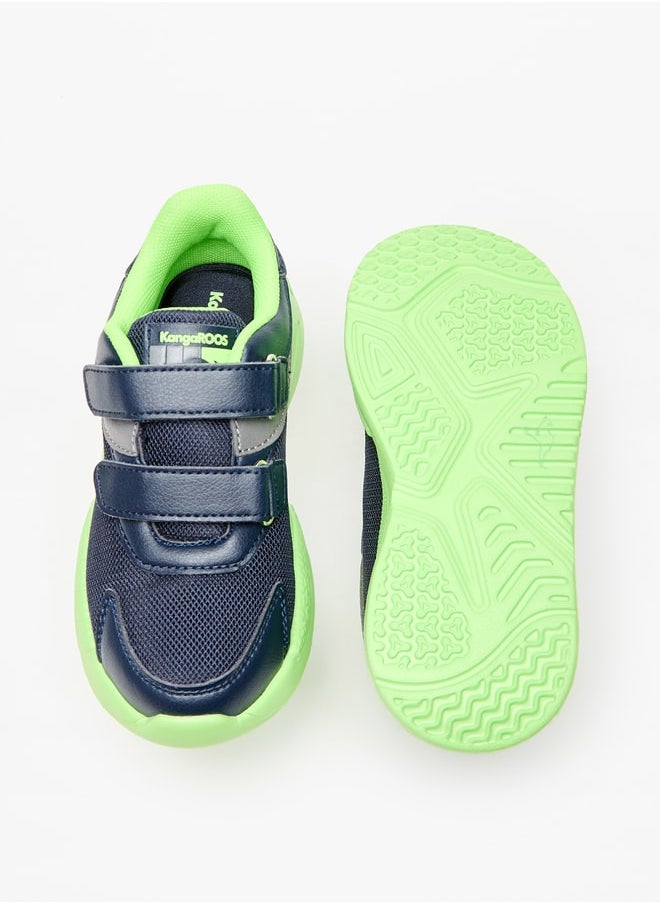 kangaROOS حذاء رياضي للأولاد منقوش بشريط لاصق وخطاف  - Image 4