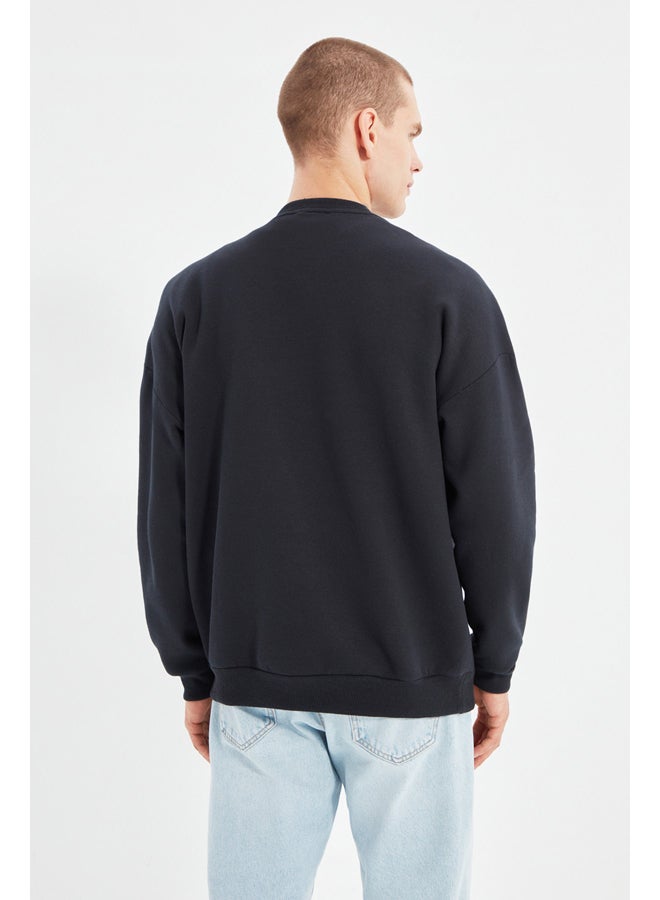 trendyol Navy Blue Men's Oversized Long Sleeve Crew Neck Printed Sweatshirt. - Image 4