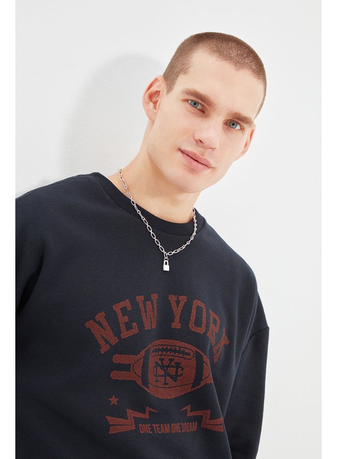 trendyol Navy Blue Men's Oversized Long Sleeve Crew Neck Printed Sweatshirt. - Image 5