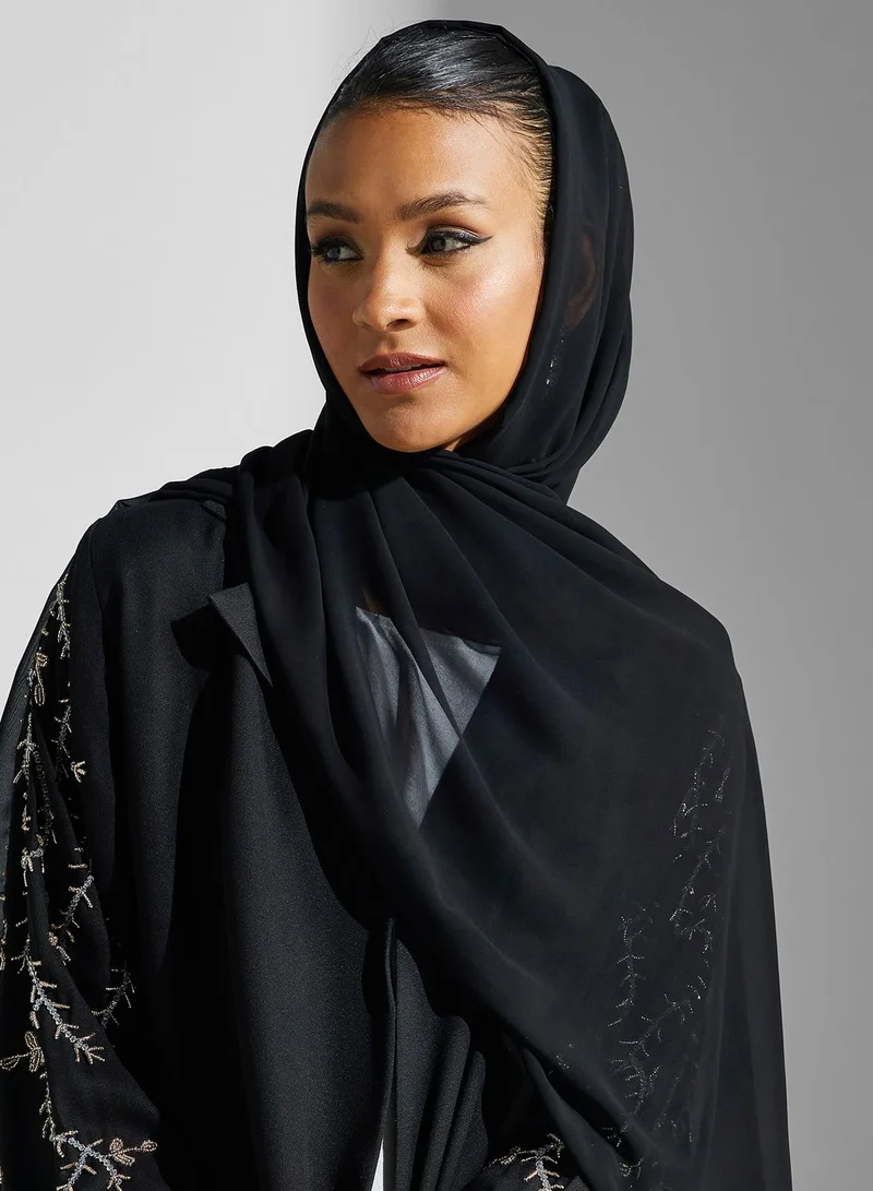 hayas closet Embroidered Patterned Collar Abaya