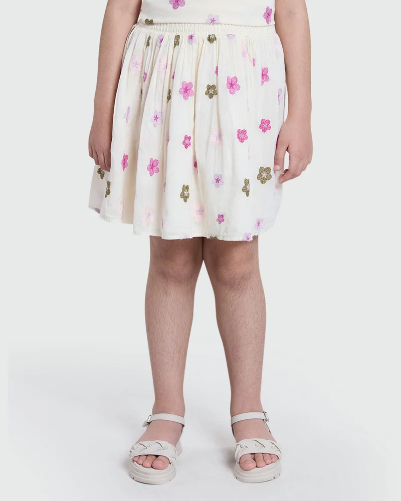 او في اس Embroidered Shorts In Gardenia White