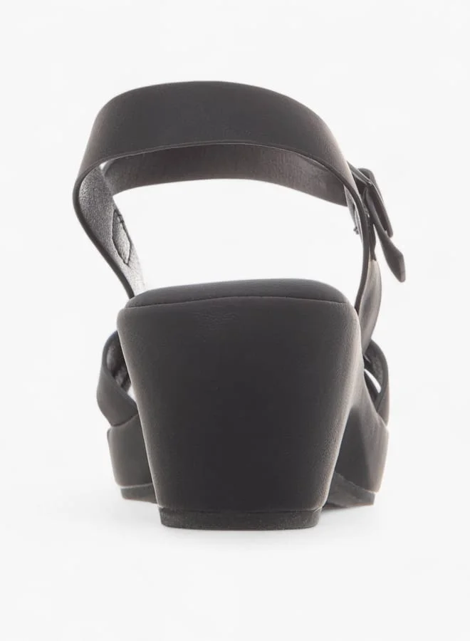 فلورا بيلا من شو إكسبرس صنادل نسائية مريحة بكعب متوسط مع إغلاق slingback