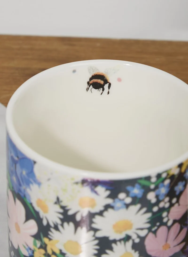 Belly Button Meadow Daisies Mug