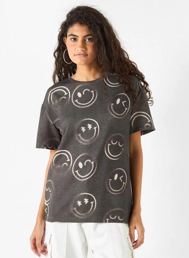 SP Characters Smiley Print T-shirt with Short Sleeves and Crew Neck