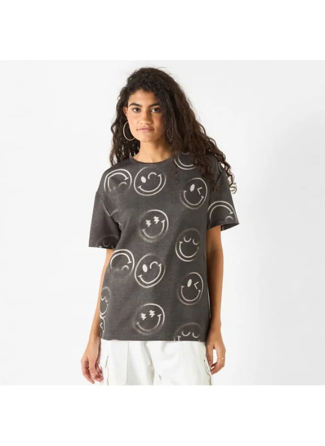 SP Characters Smiley Print T-shirt with Short Sleeves and Crew Neck