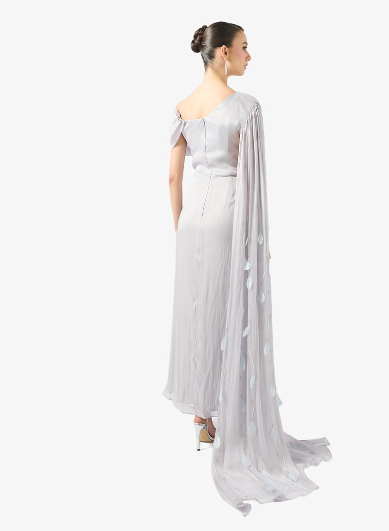 نمشي x فستان بكتف واحد مزين بالريش - Image 2