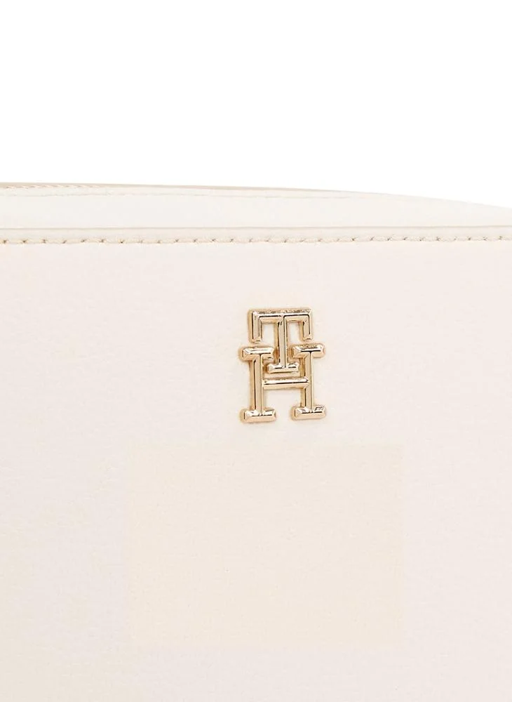 تومي هيلفيغر Logo Detail Zip Over Crossbody