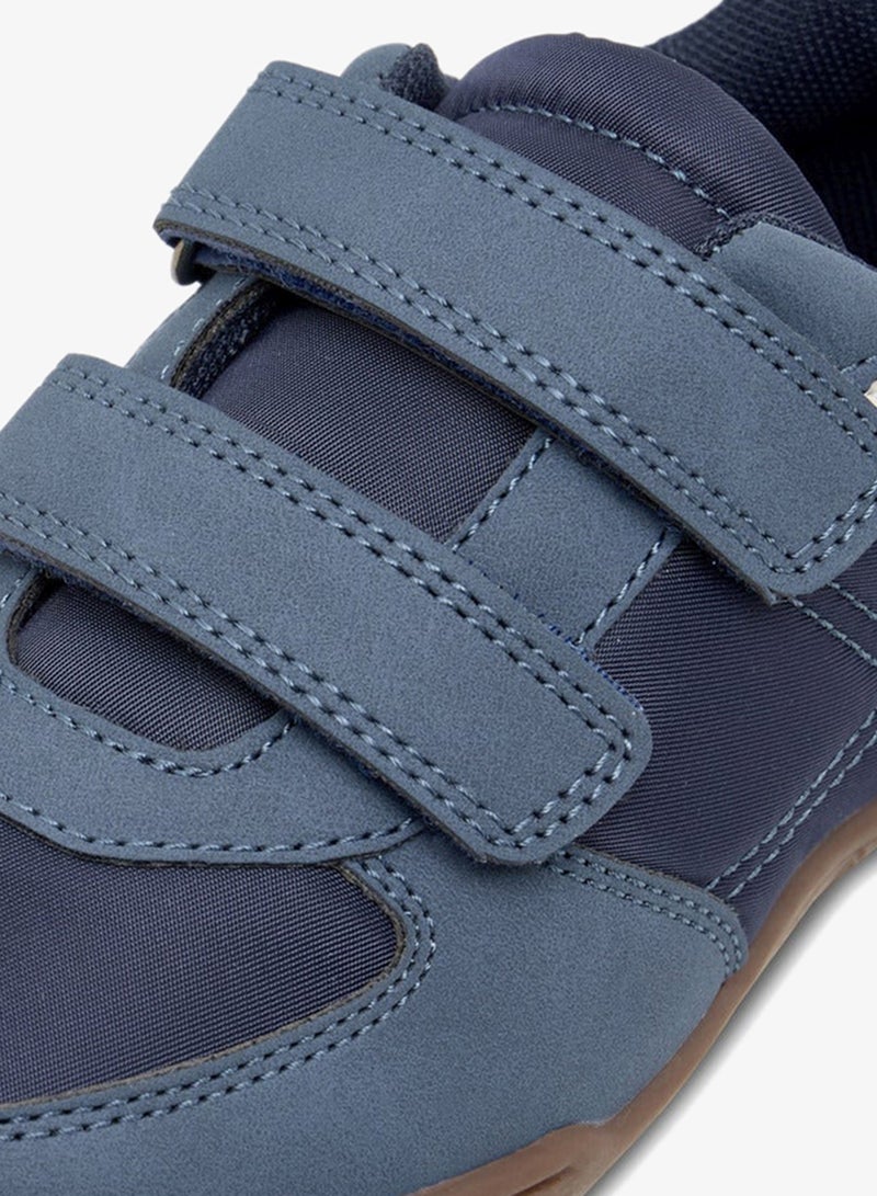 جونيورز سنيكرز أولاد بنعل خارجي بنمط لوحات وإغلاق بشريط لاصق - Image 4