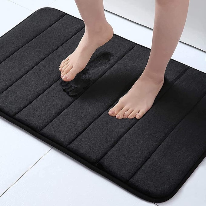 RECTANGULAR MEMORY FOAM WATER ABSORBENT MAT BIG SIZE ANTI SLIP WATER SOAKING BATH MAT FOR RUG CARPET SOFT COMFORTABLE EASIER TO DRY MACHINE WASH BATHROOM MAT 1 PCSBLACK