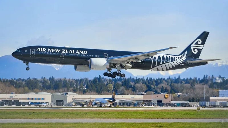 Bswath Model Planes 1:400 Scale Model Airplane Diecast Airplanes for Gift and Collection (New Zealand 777) - Image 3
