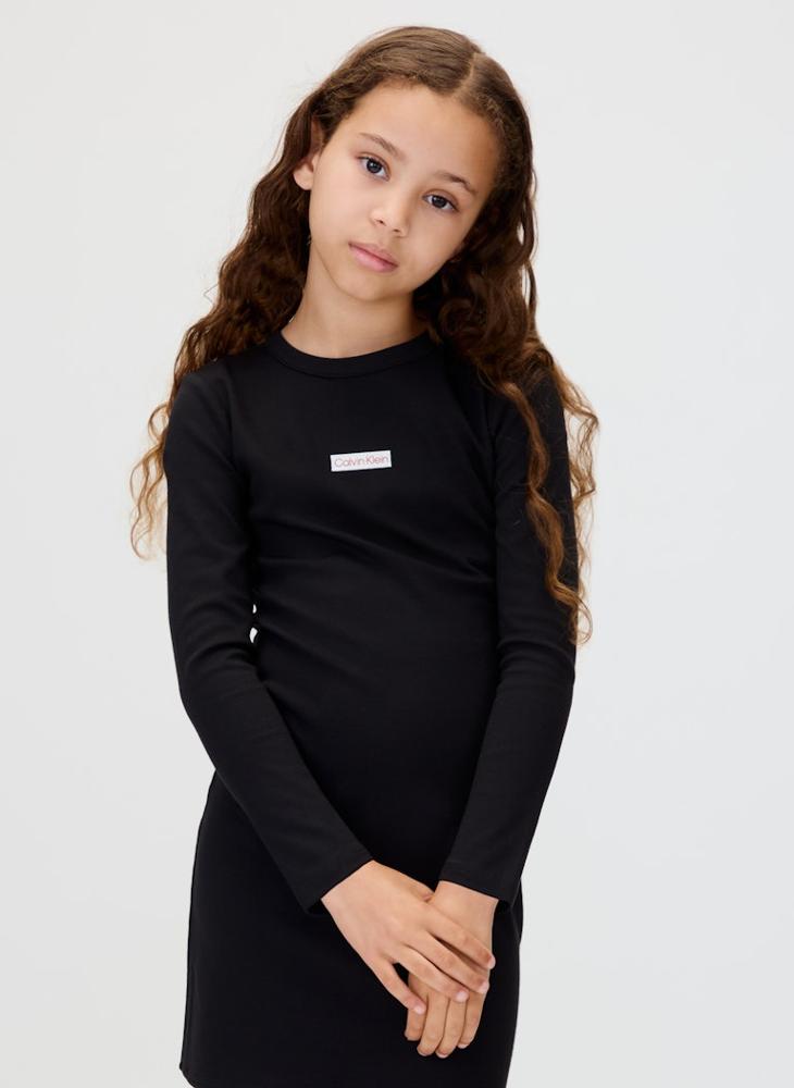 كالفن كلاين جينز فستان قصير ضيق بشعار الشباب - Image 1