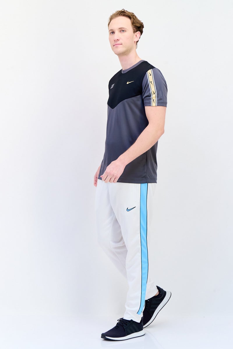 Nike سروال رياضي خارجي للرجال بتصميم قياسي مع شعار مطرز، أبيض - Image 4