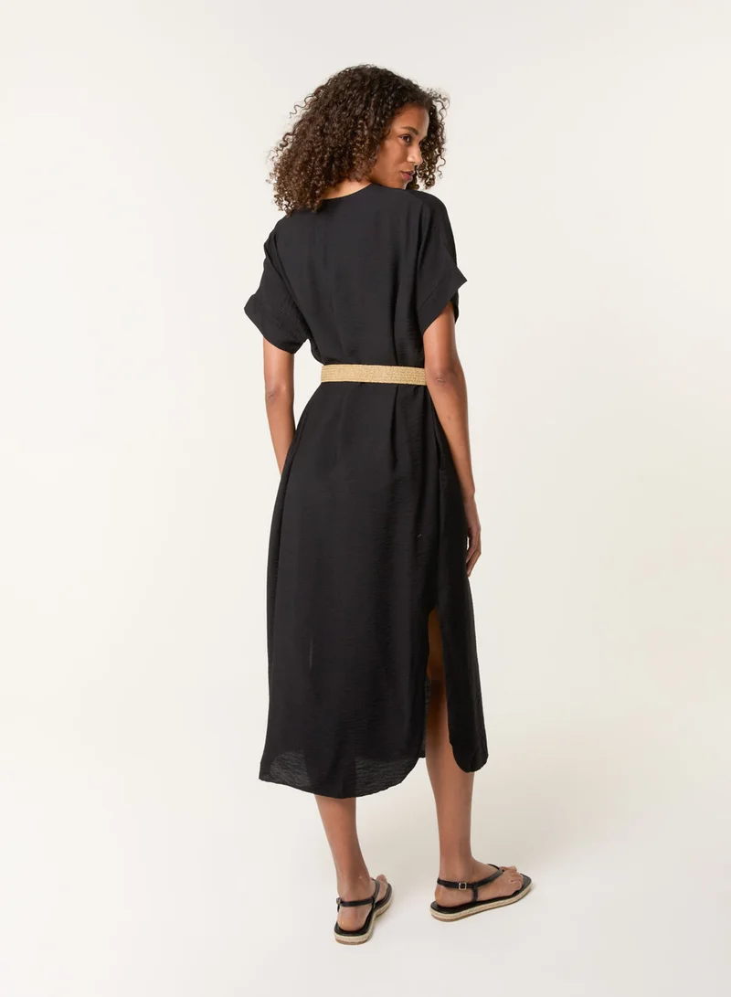 بلو فانيلا فستان بياقة على شكل حرف  مع حزام