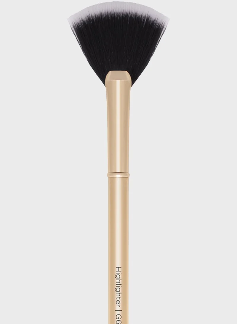Glossy Make Up Highlighter Brush Gold