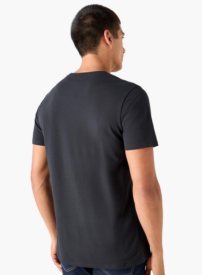 ايكونيك تيشيرت بطبعة حروف أيقونية - Image 3