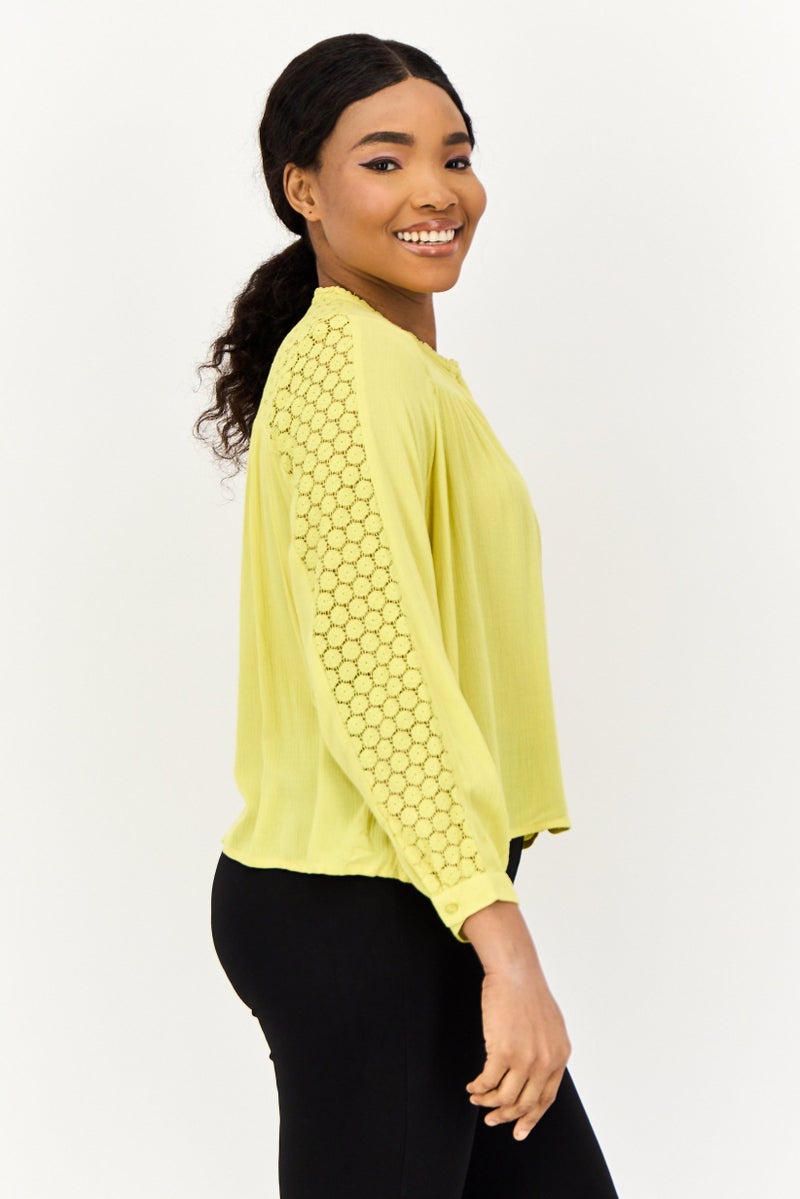 ONLY بلوزة نسائية بأكمام طويلة وياقة دائرية، صفراء - Image 2