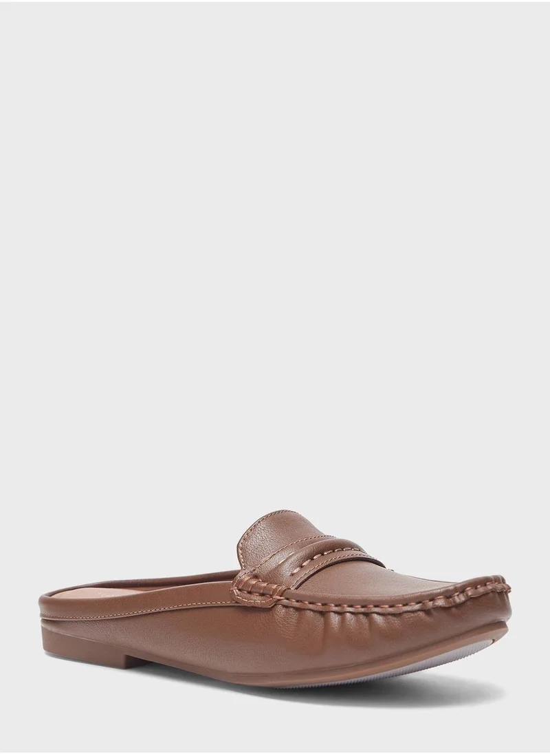 شو اكسبرس Essential Flat Moccasins