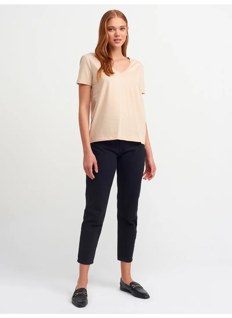 ديلفين 3470 V Neck Basic T-Shirt-Beige