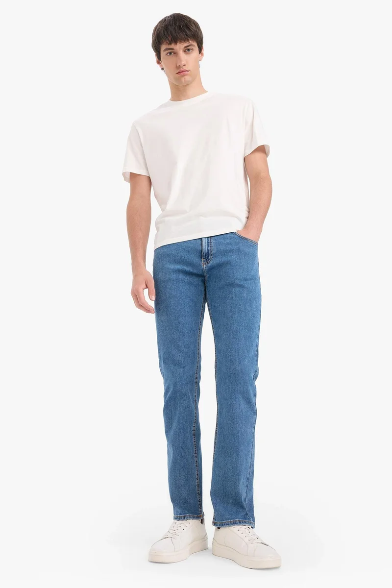 ديفاكتو Sergio Regular Fit Regular Waist Straight Leg Jeans
