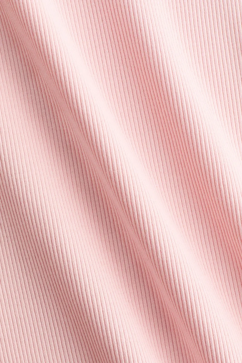 اتش اند ام بلوزة فيست من نسيج مضلع