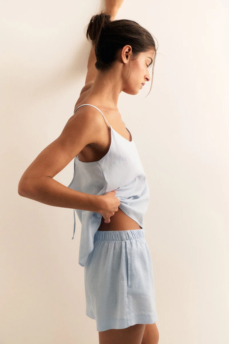 اتش اند ام بلوزة بتصميم شرائط من مزيج الكتان