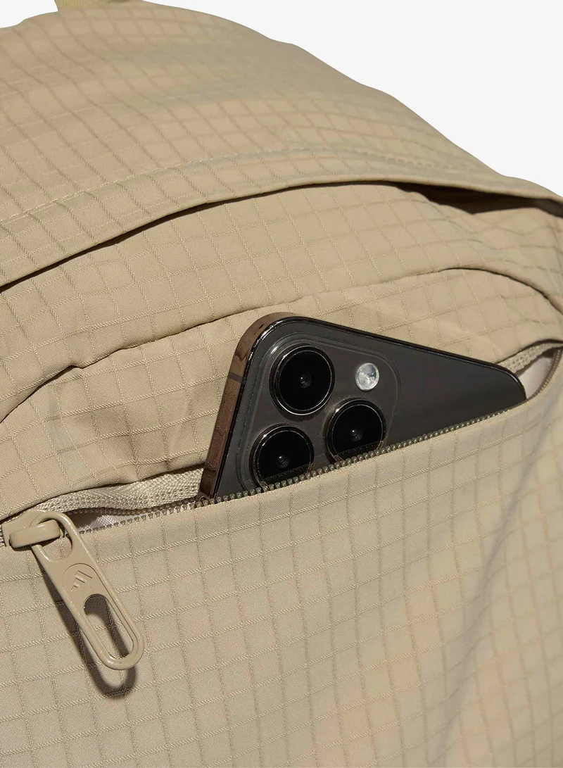 اديداس حقيبة ظهر أساسية للعودة إلى الجامعة