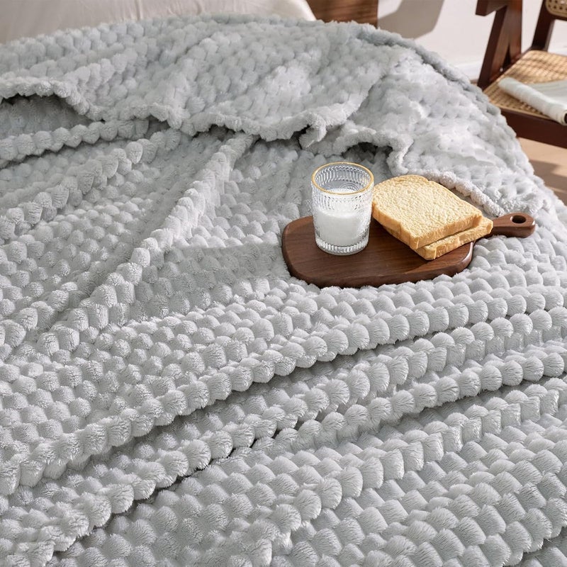 David's Home Twin size (165cm x 230cm) Ultra Soft Fleece Blanket Size, Lightweight 3D Jacquard Flannel Blanket, Fluffy & Plush Suitable for Bed Room Decor, Light Grey - Image 2